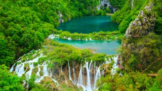 Waterfalls in Plitvice National Park near Zagreb - tailor-made roadtrips trips Croatia Europe